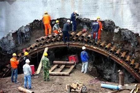 太湖隧道钢花管支护案例